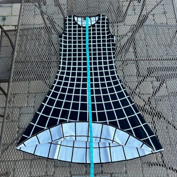 Saks 5th Ave black /white dress Size S/P Excellent condition - Picture 3 of 8